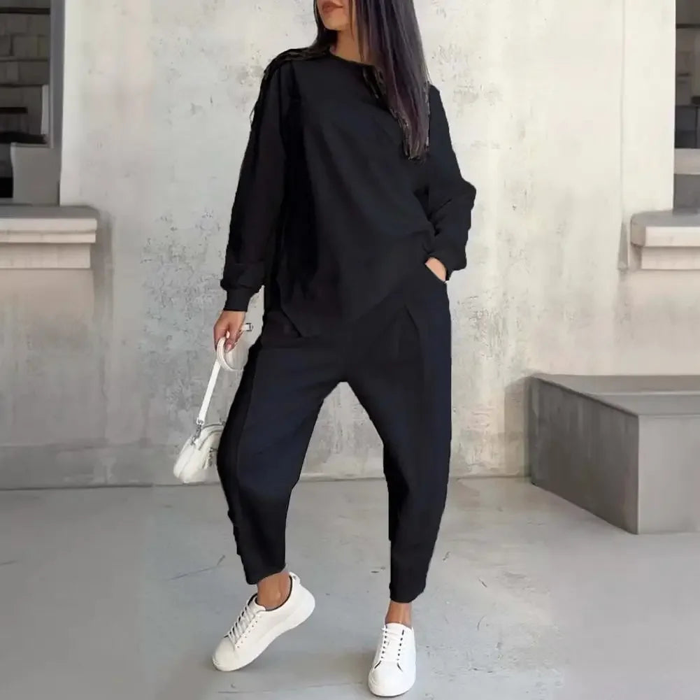 Eva | Conjunto con sudadera de corte asimétrico y pantalones de chándal con bolsillos