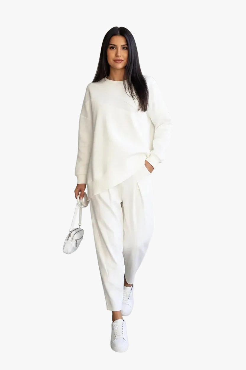 Eva | Conjunto con sudadera de corte asimétrico y pantalones de chándal con bolsillos